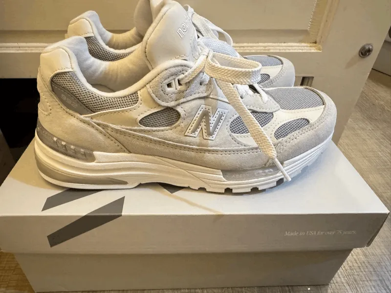 Original sneaker product photo